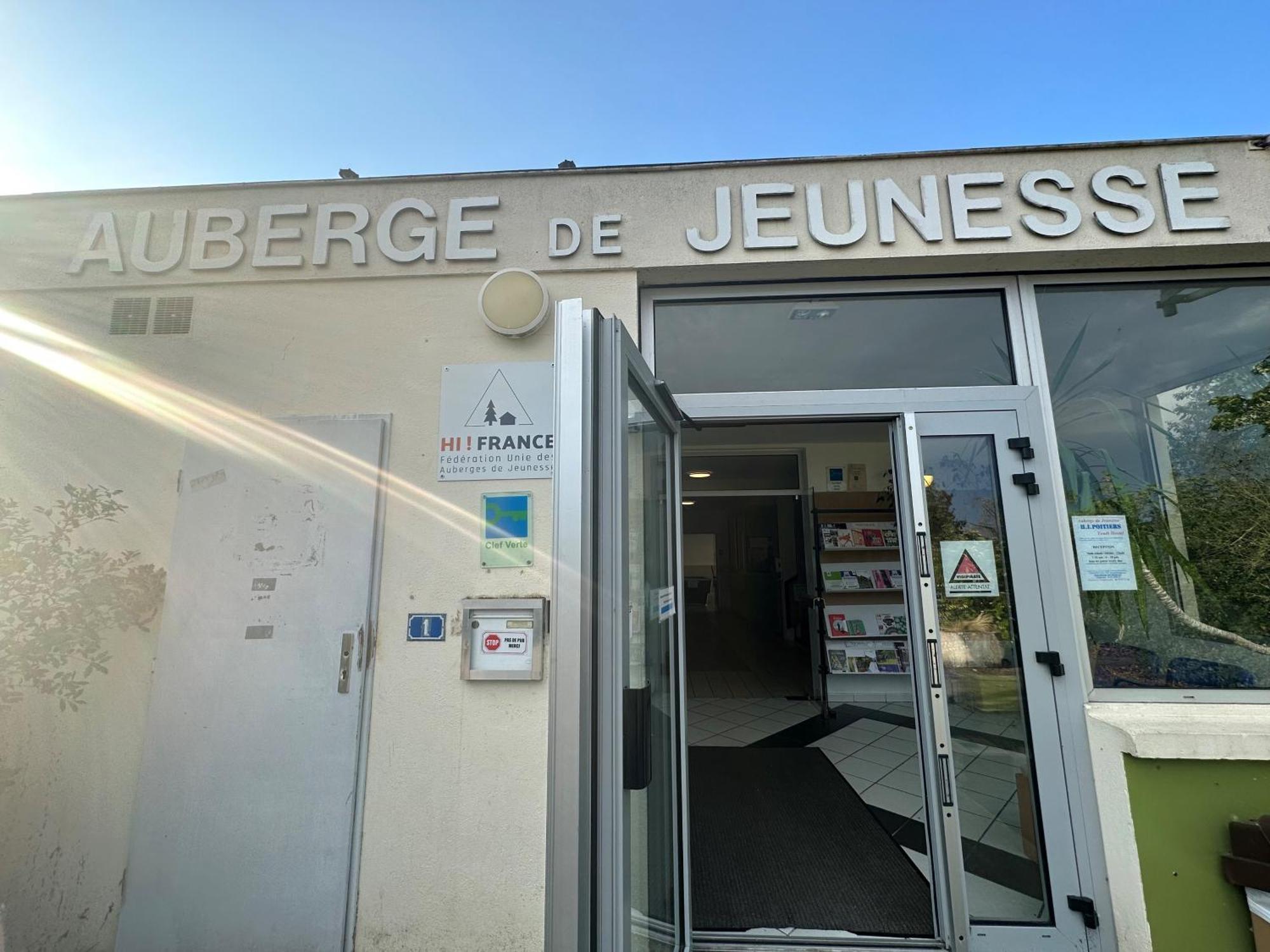 Auberge de jeunesse HI Poitiers Exterior foto